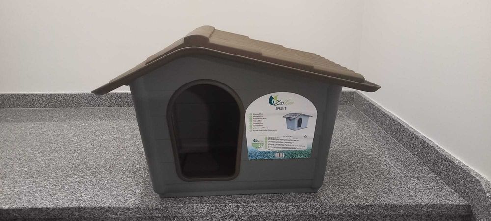 casota de cão em plástico resistente nova