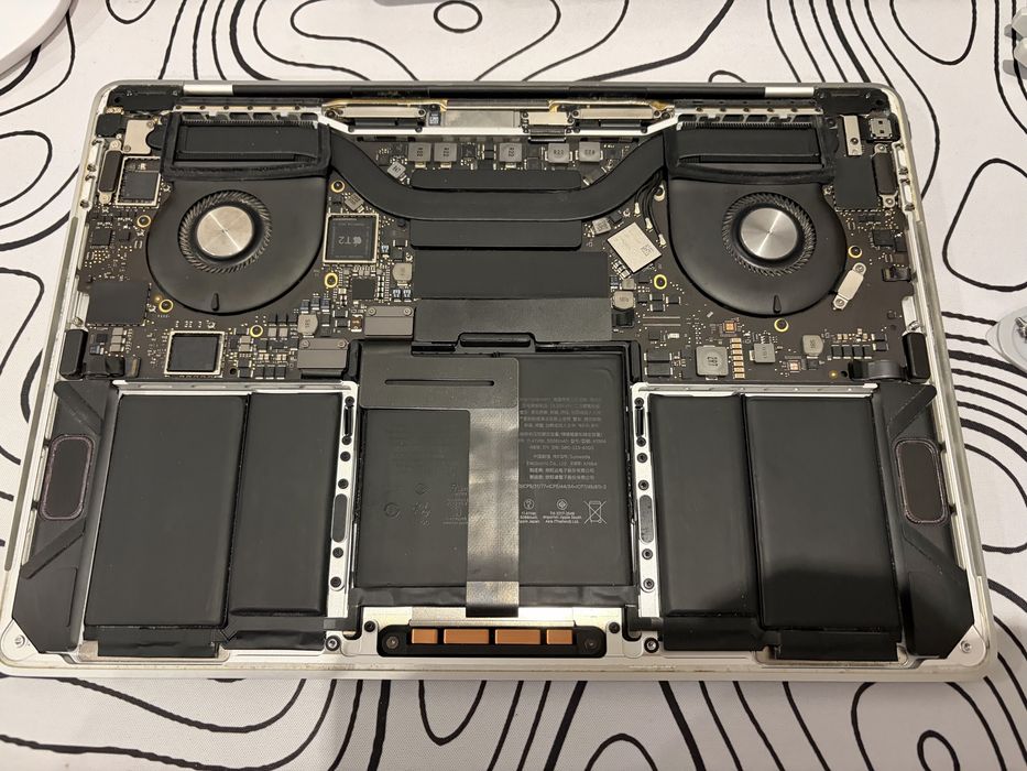 MacBook Pro 13" A1989, EMC 3214 – na części / do naprawy