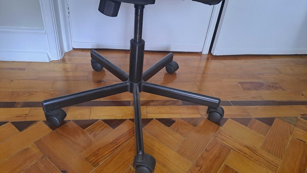 Cadeira ergonomica de escritório com rodas