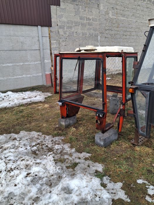 Kabina do c360 i 330 do T 25  ciągnika  Firmy. Naglak Sokółka Polecam