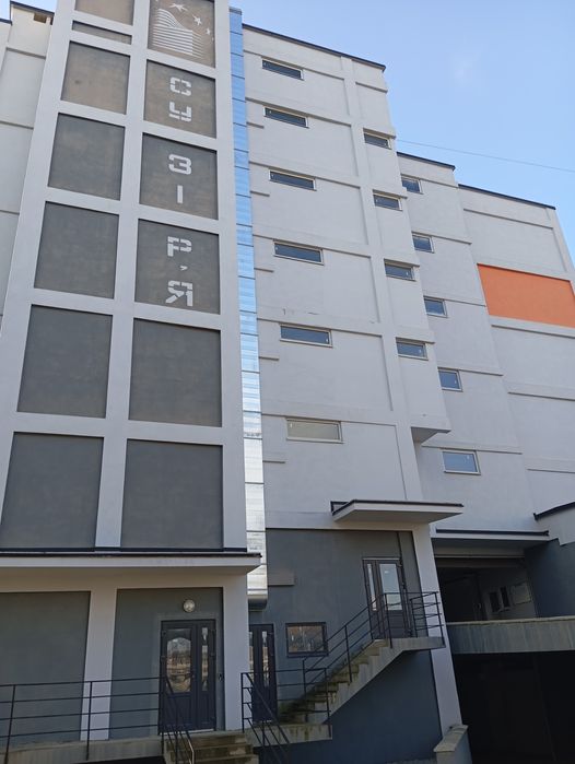 Продаж гаража у багаторівневому паркінгу з охороною і відеонагляд