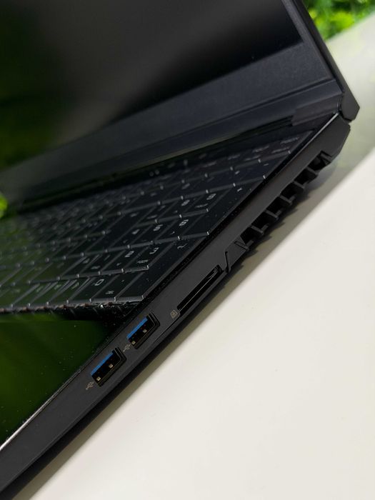 Portátil Gaming i7 / GTX 1660Ti / 32GB RAM / 1TB NVMe / 15.6” LED Full HD IPS Matte 144Hz