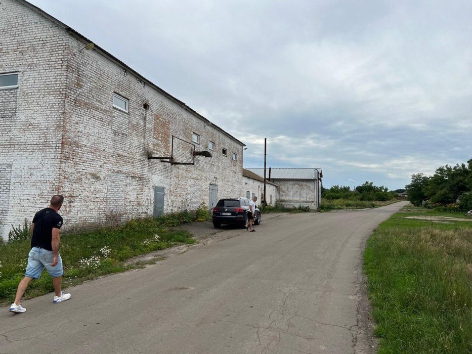виробничо-складський комплекс — 1 000 м²
