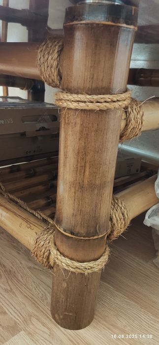 Стол из бамбука натурального