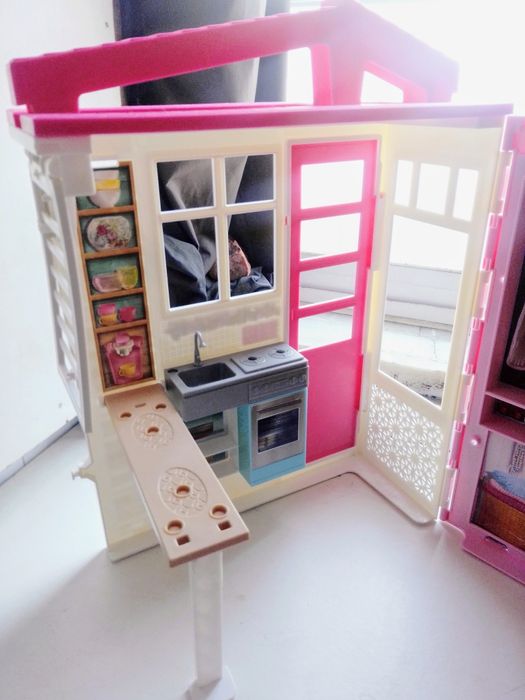 Barbie - Various Items.437154520320583681