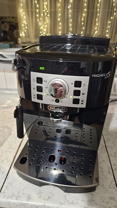 Кавова машина DeLonghi MagnificaS
