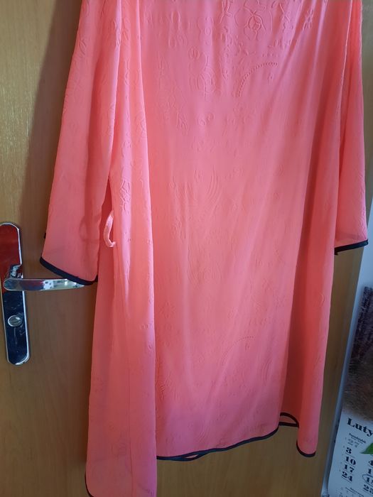 2. Malinowa sukienka