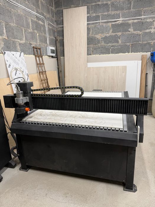 Ploter CNC frezujący Megaplot XMD 46 do sklejki dibondu plexy pcv