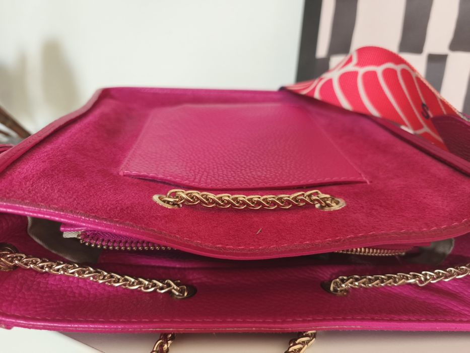 Zamszowa torebka EGO z motylem fuksja