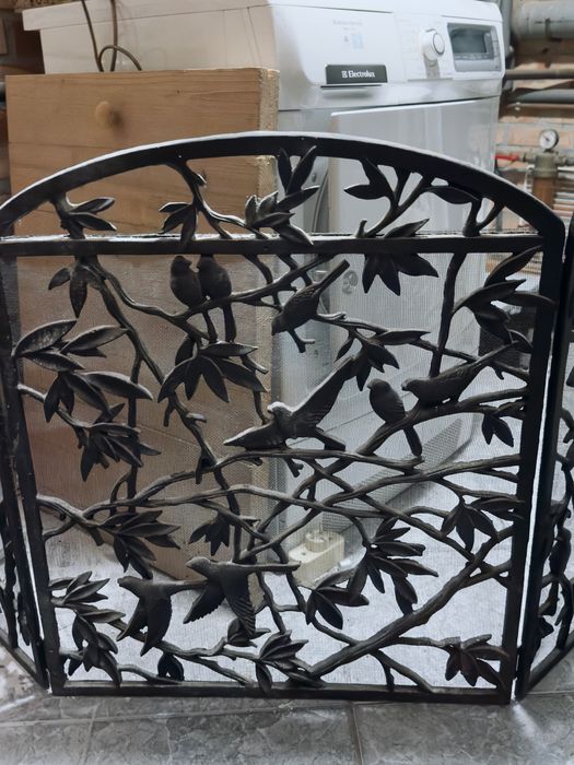 Parawan kominkowy , zeliwny