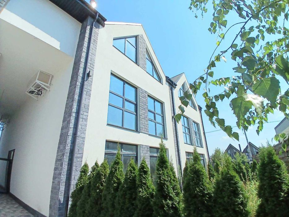 Камин+электрика Таун Квартира/Стоянка  123м2/3эт/4спальни/3с/у/Дворик.