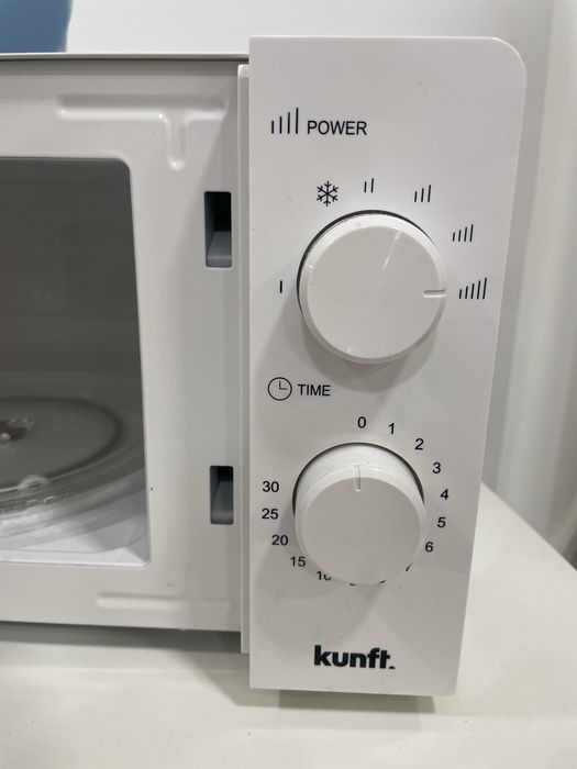 Micro-ondas Kunft KMW4459 – 1100W – Bom estado