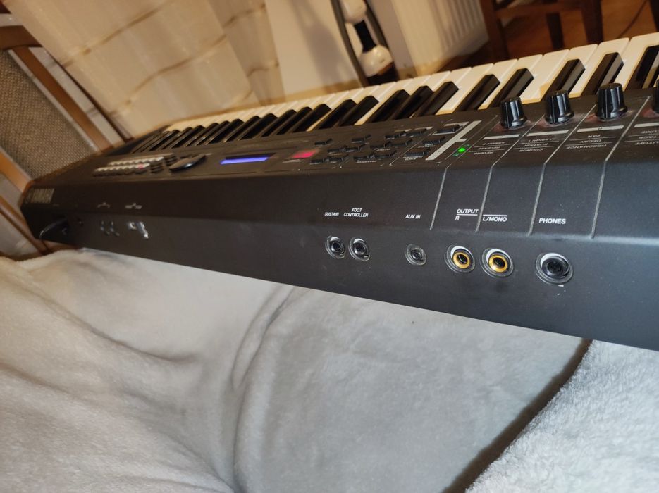 Syntezator Yamaha MX 61