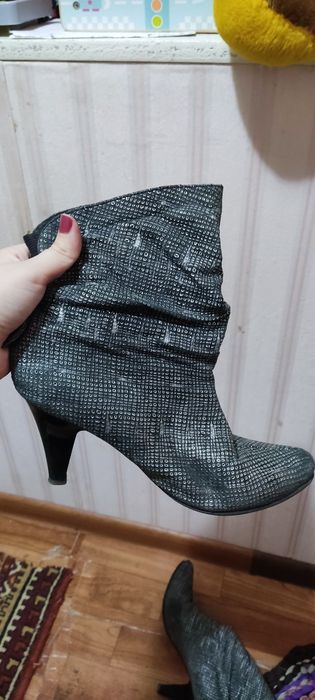 Демисезонные сапоги ботинки на каблуке 38 размер