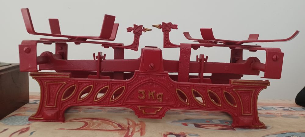 Balança antiga com pesos