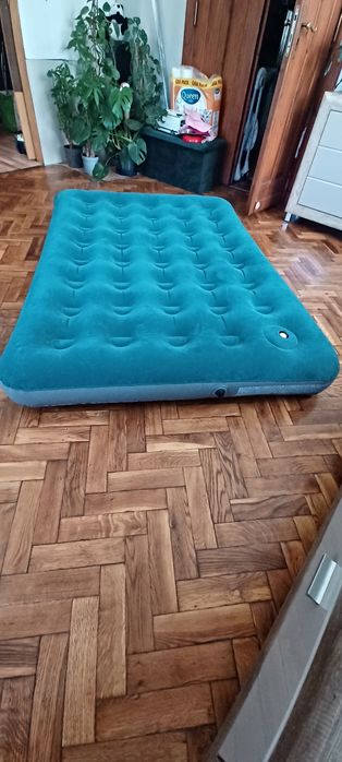 Materac dmuchany z wmontowaną pompką nożną RIWALL PRO