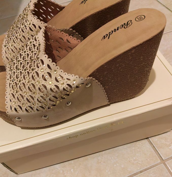 Buty - sandały i klapki