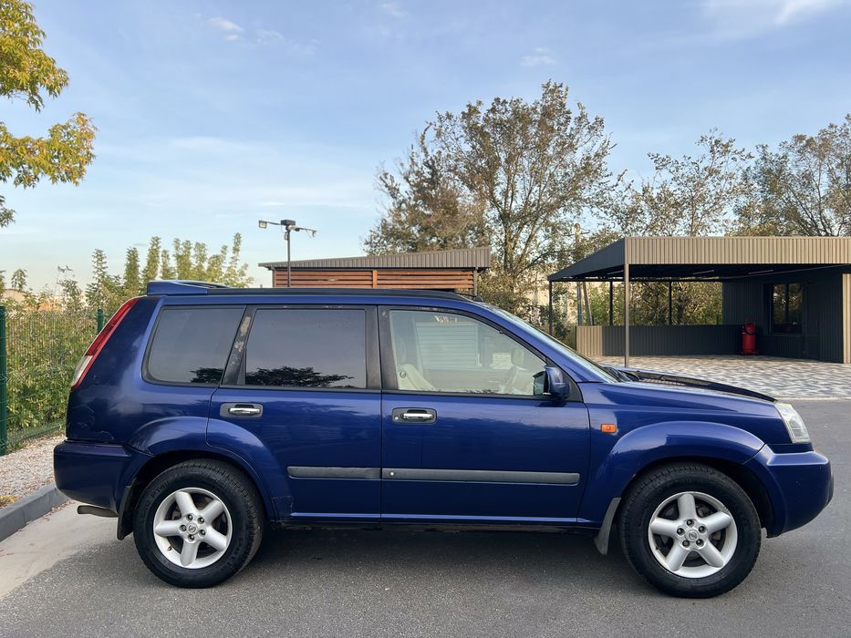 Продам Nissan X-trail 2.2 дизель,полный привод ,в очень хорошем состоянии