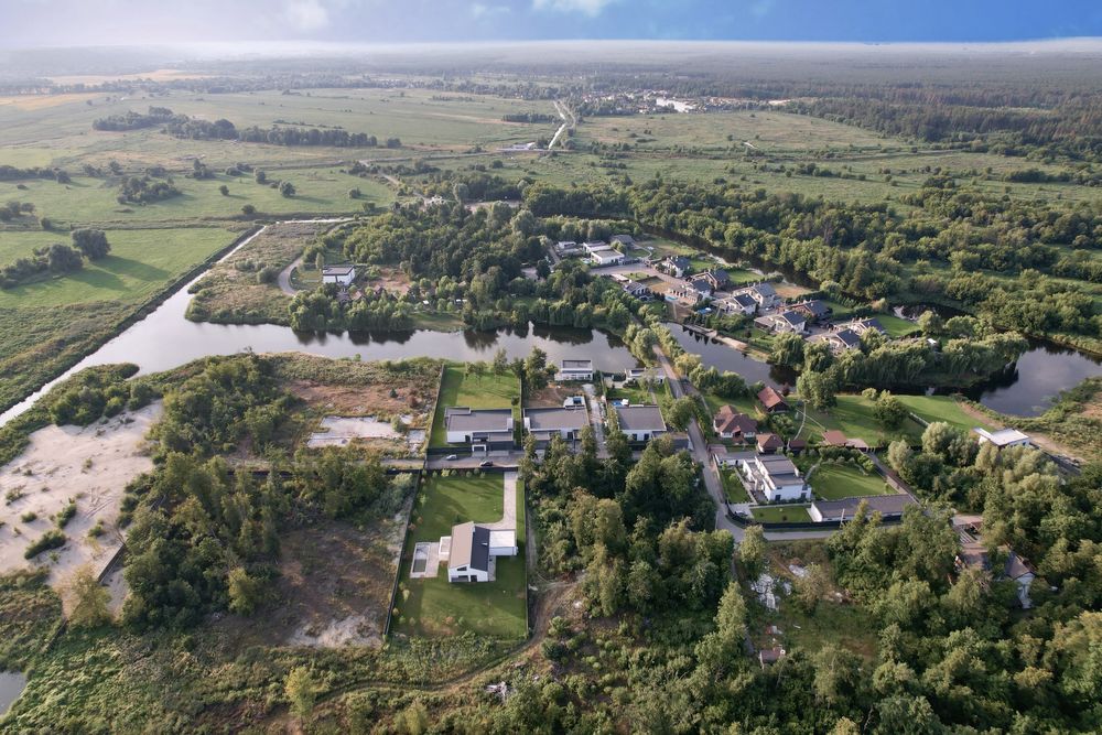 Сучасний котедж у  містечку “Azimut River Club” – басейн, річка, парк