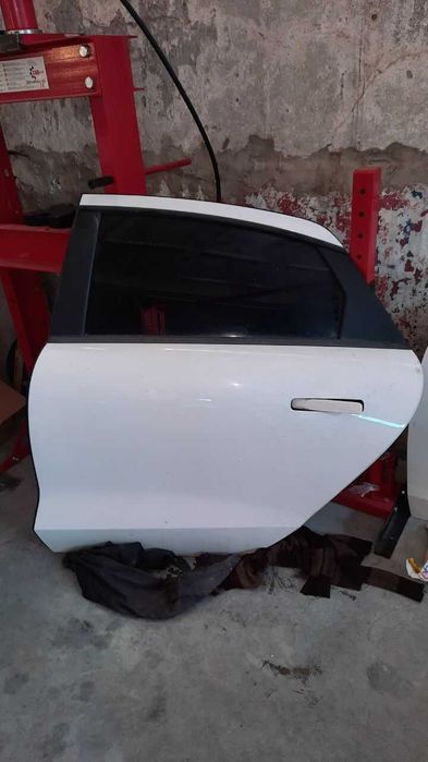 Продам двері на Hyundai Ioniq 6