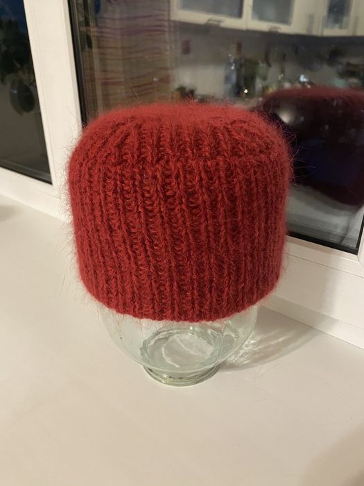 Шапка жіноча (вовна, ангора, мікропаєтки) ручна робота