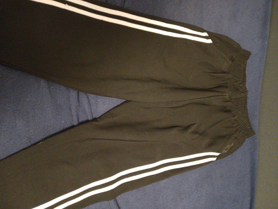 Spodnie czarne z białymi paskami