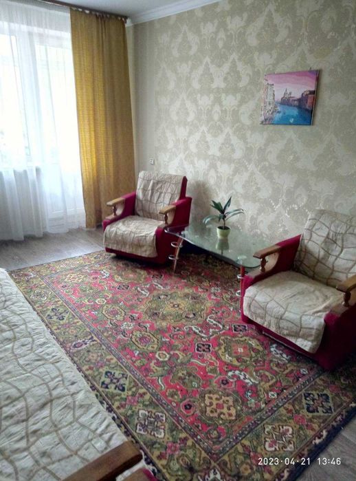 Сдам комнату в трех комнатной квартире (проживание с хозяйкой)