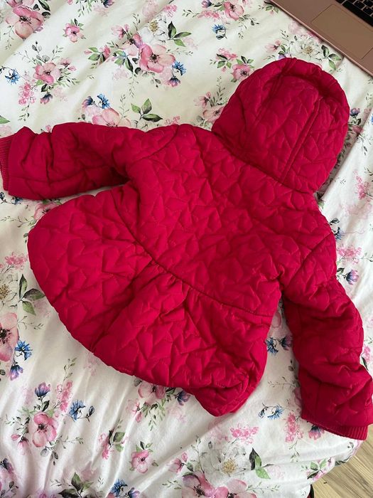 Kurtka zimowa ocieplana z kapturem 6-9 msc