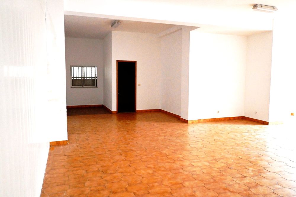 Espaço comercial 90 m² | Centro Vila Real | Potencial habitação