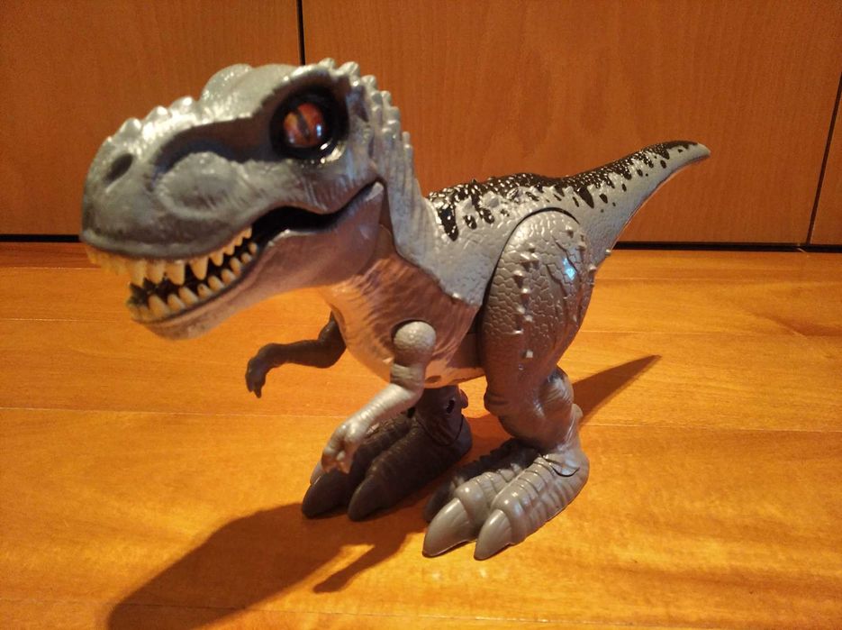 Dinossauros 31-53 cm: tiranossauros e estiracossauro
