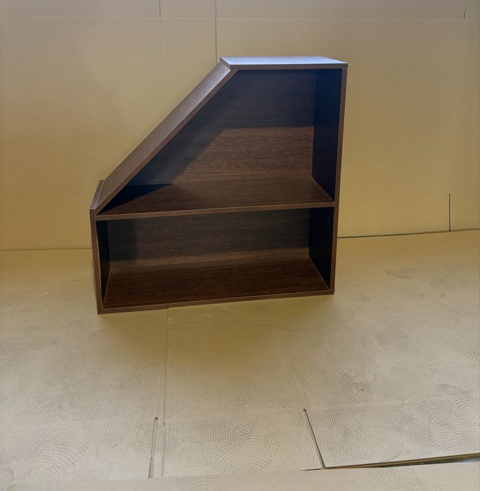 Szafka/Regał w kolorze ciemnego drewna