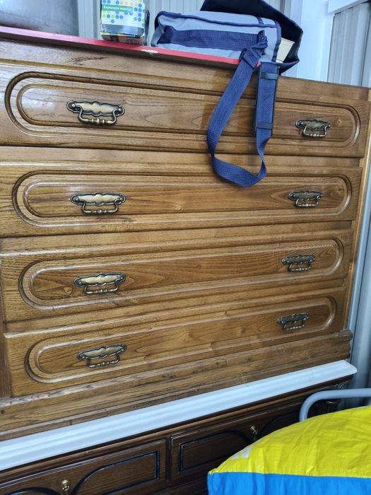 Vendo cómoda castanha