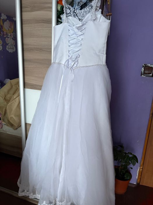 Sprzedam sukienkę białą z gorsetem