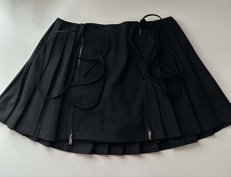 чорна спідниця міні