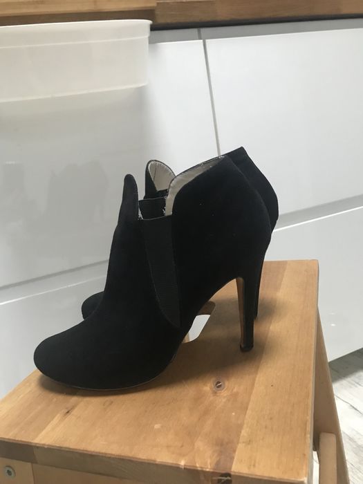 Botki z zamszu Zara