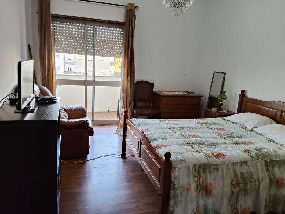 Aluga se quarto mobilado  nas Paivas com varanda