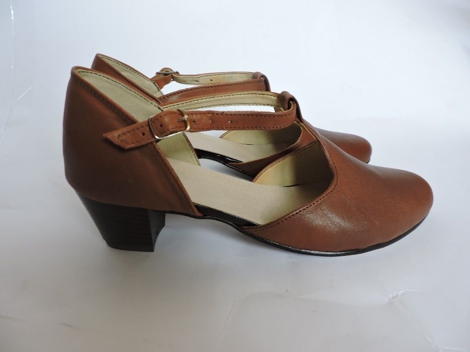 Obuwie ludowe Spotykanki Charakterki brąz obcas 4 cm pod wymiar