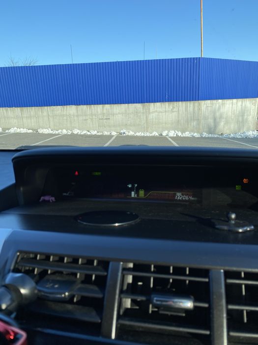 Продаж авто Toyota Prius V