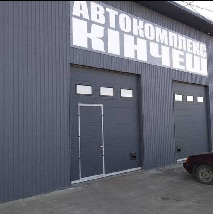 Секційні гаражні ворота нові б/у промислові і побутові ворота в гараж