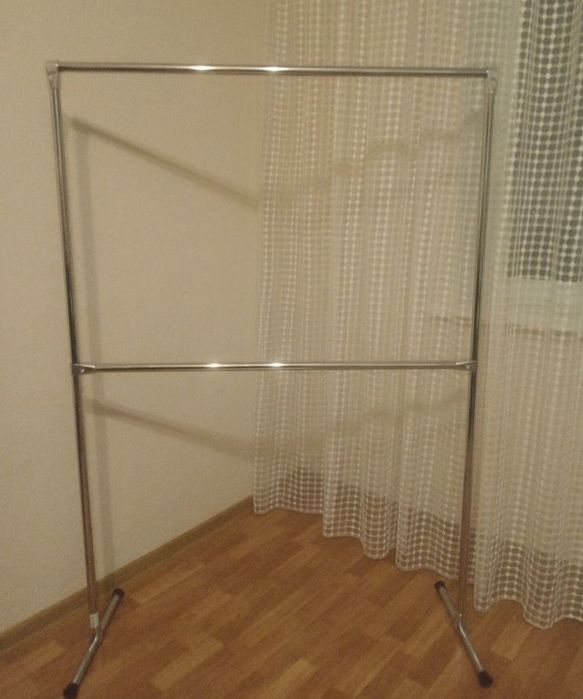 Стойка для одежды