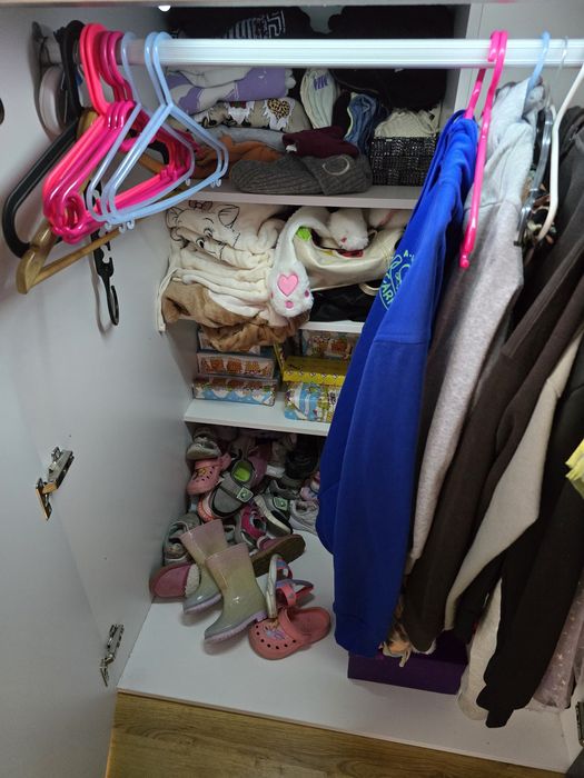 Cama beliche c 2 colchoes, closet  e 2 gavetas unisexo