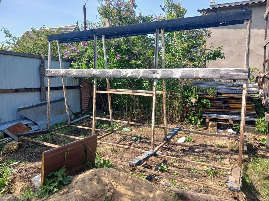 Металева піраміда для важкого габаритного вантажу