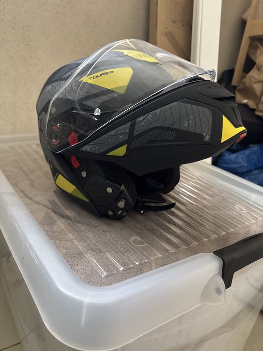 Capacete usado uma vez com caixa