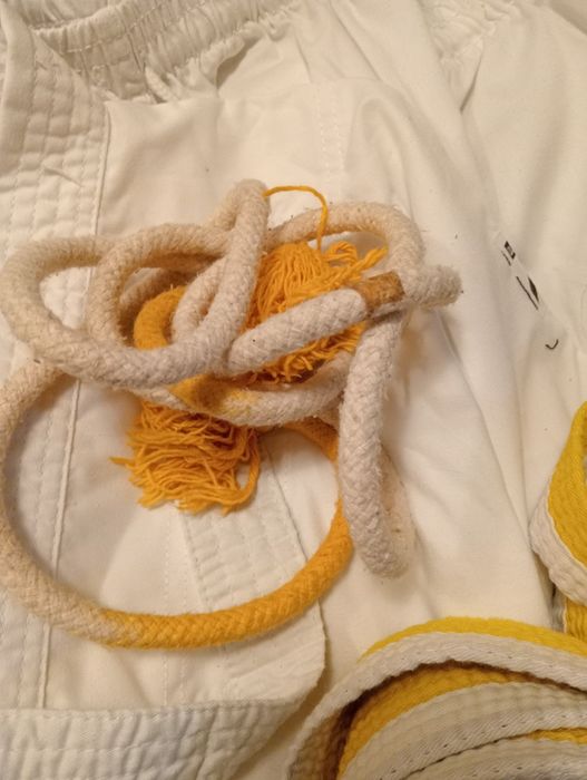 Calças e jaqueta de karaté