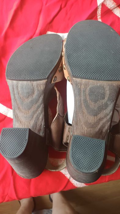 Sandálias senhora em couro, novas