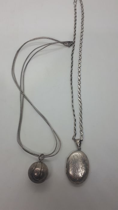 Серебряные кулоны.