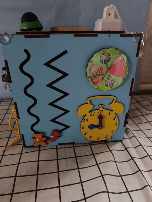 Бізікуб у блакитному кольорі