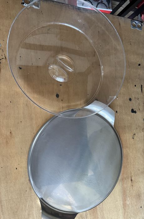 Тортівниця з кришкою