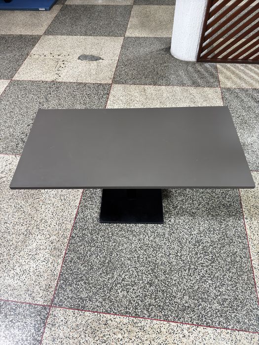 Sofás e mesas de café