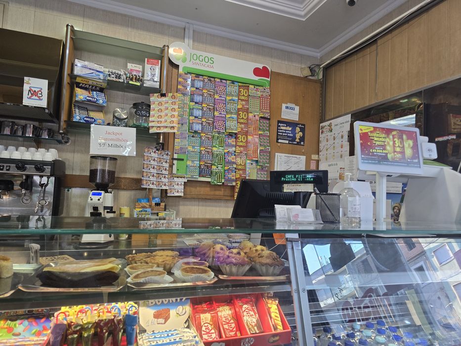 Trespassa-se Pastelaria com jogos Sta casa na Falagueira / Venda Nova